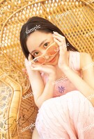 櫻井優衣の1st写真集「YUi」付属ポストカードの絵柄。（撮影：佐藤佑一）