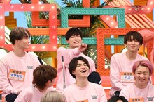 運転ポーズを取るアロハ（超特急 / 上段中央）。