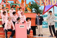 大倉空人（原因は自分にある。 / 右）のクイズ出題の様子。