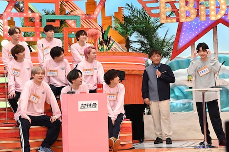 大倉空人（原因は自分にある。 / 右）のクイズ出題の様子。