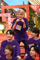 回答する芳賀柊斗（Lienel / 中央）。