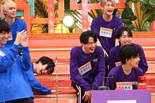 爆笑するSUPER★DRAGONとLienel。