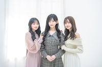 乃木坂46 5期生の川崎桜、池田瑛紗、菅原咲月（左から）。