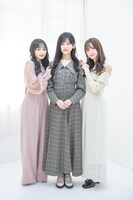 左から川崎桜、池田瑛紗、菅原咲月。