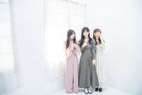 左から川崎桜、池田瑛紗、菅原咲月。