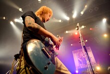 横山健（Vo, G / Ken Yokoyama）（撮影：半田安政）