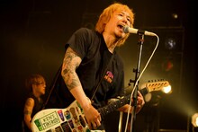 横山健（Vo, G / Ken Yokoyama）（撮影：半田安政）