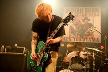 横山健（Vo, G / Ken Yokoyama）（撮影：半田安政）