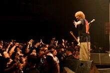 横山健（Vo, G / Ken Yokoyama）（撮影：半田安政）