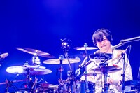 鈴木貴雄（Dr / UNISON SQUARE GARDEN）（Photo by Viola Kam［V'z Twinkle］）