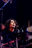 渡邊一丘（Dr / a flood of circle）（Photo by Viola Kam［V'z Twinkle］）