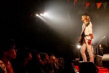 佐々木亮介（Vo, G / a flood of circle）（Photo by Viola Kam［V'z Twinkle］）