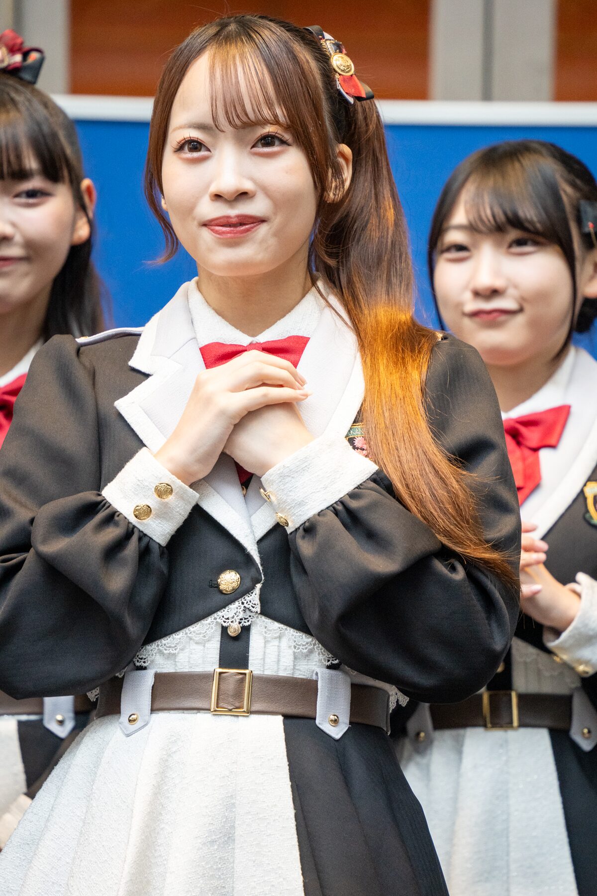 日向端ひな - 高嶺のなでしこ、歌舞伎町で雨の野外ライブ！村重杏奈が 