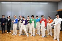 左から佐野瑞樹アナウンサー、シークエンスはやとも、超特急。