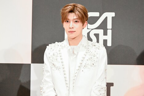 初会見とは思えない落ち着きを見せ、流暢な日本語で囲み取材に応じるリーダーのシオン。