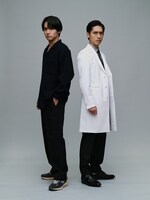 「Re:リベンジ-欲望の果てに-」に出演する赤楚衛二、錦戸亮。（c)フジテレビ