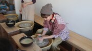 陶芸に挑戦する百田夏菜子。