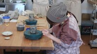 陶芸に挑戦する百田夏菜子。
