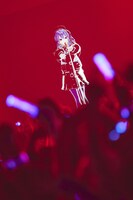 「SOS」を歌い踊る星街すいせい。（撮影：鳥居洋介）(c)VIA / TOY'S FACTORY (c)2016 COVER Corp.