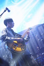 TAKU INOUE（撮影：鳥居洋介）(c)VIA / TOY'S FACTORY (c)2016 COVER Corp.