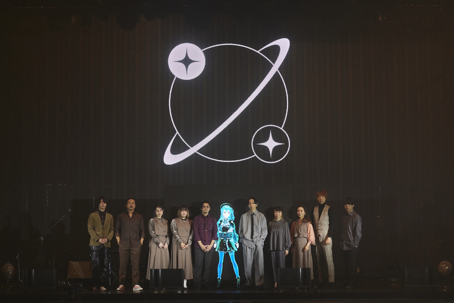 Midnight Grand Orchestraとサポートメンバー。（撮影：鳥居洋介）(c)VIA / TOY'S FACTORY (c)2016 COVER Corp.