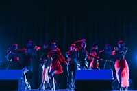 「Power Flower ～今こそ一丸となれ～」を披露するつばきファクトリー。