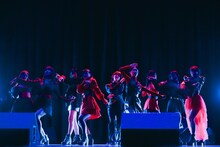 「Power Flower ～今こそ一丸となれ～」を披露するつばきファクトリー。