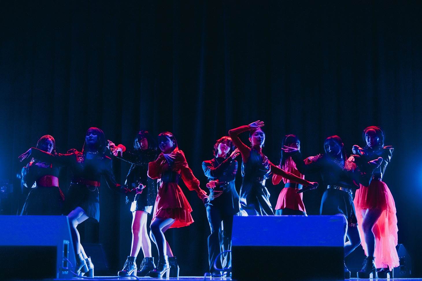 「Power Flower ～今こそ一丸となれ～」を披露するつばきファクトリー。