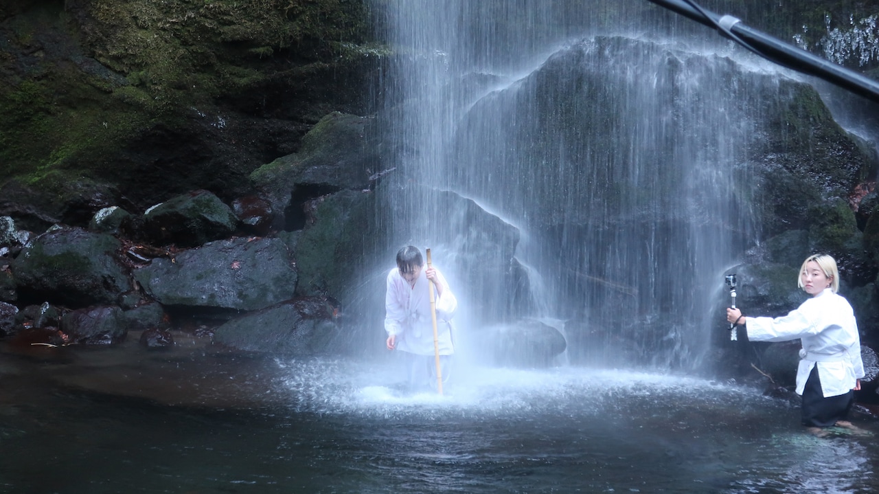 インドア派・ももクロ百田夏菜子がリセット旅をプロデュース、500段の階段登り滝行に悲鳴