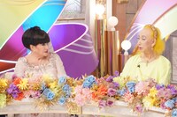 左から黒柳徹子、美輪明宏。 (c)日本テレビ