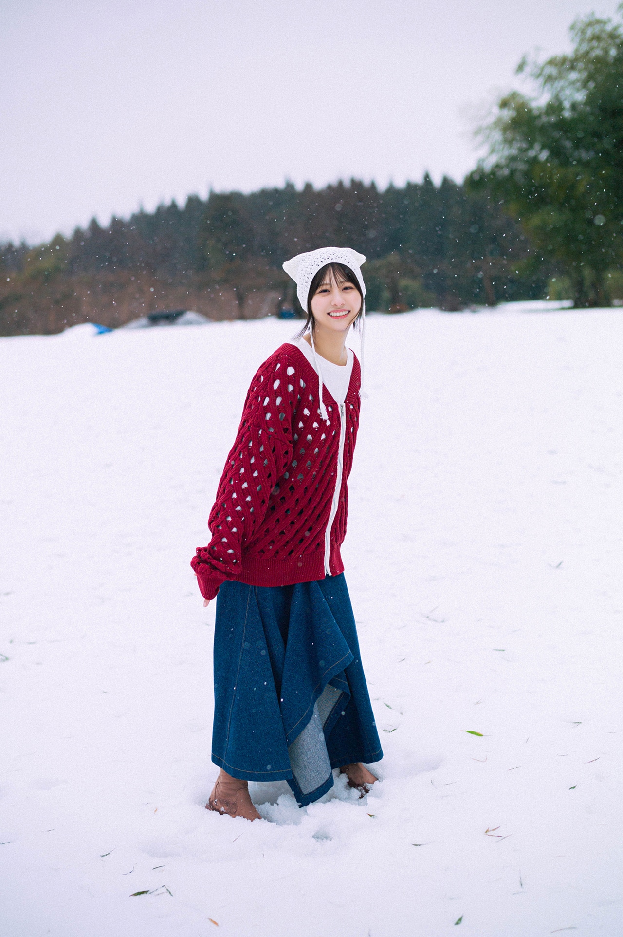 尾木波菜（≠ME）の1st写真集「おぎはな」より。(c)細居幸次郎 / 週刊プレイボーイ