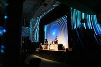 石濱匡雄とU-zhaanによるインド古典音楽ライブの様子。