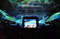 石濱匡雄とU-zhaanによるインド古典音楽ライブの様子。