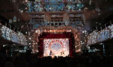 石濱匡雄とU-zhaanによるインド古典音楽ライブの様子。