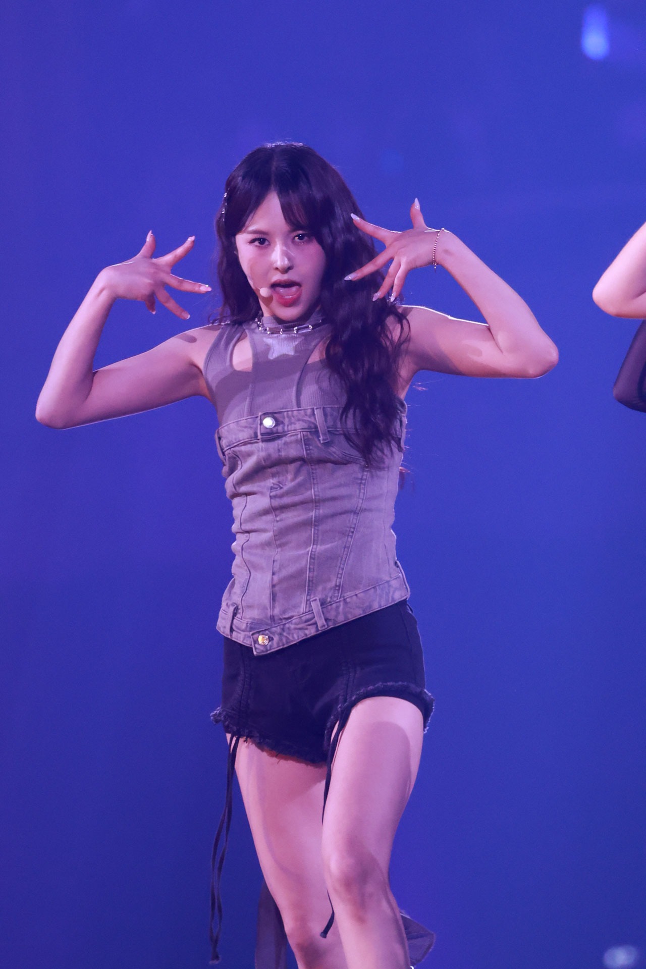 イユ（EVERGLOW）