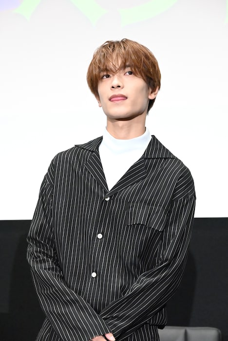 舌を出す高橋恭平(なにわ男子)。