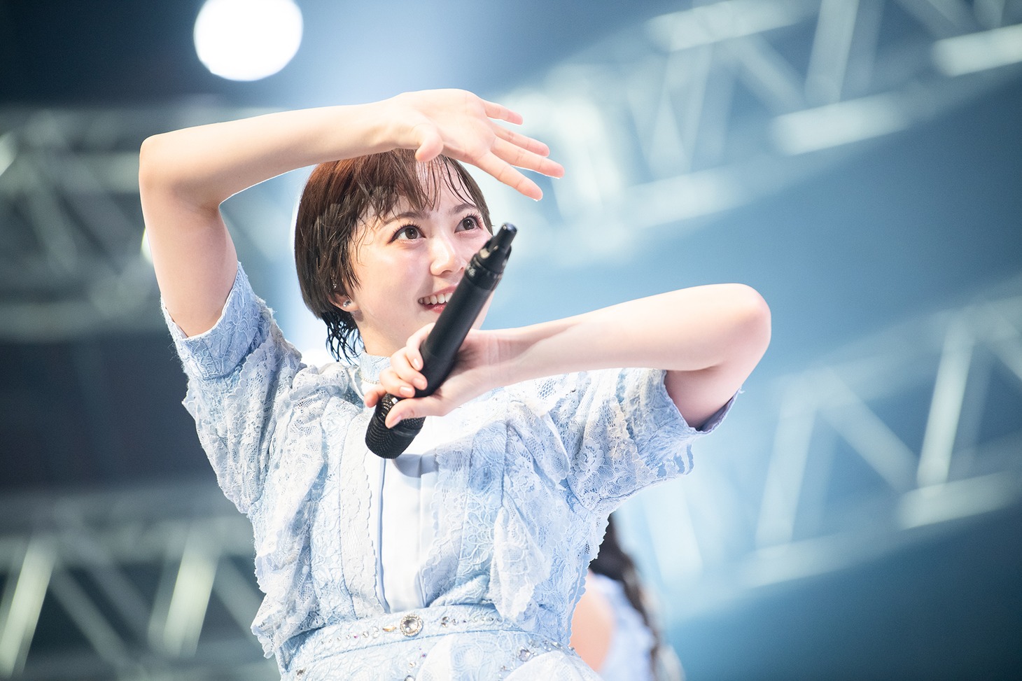 安本彩花