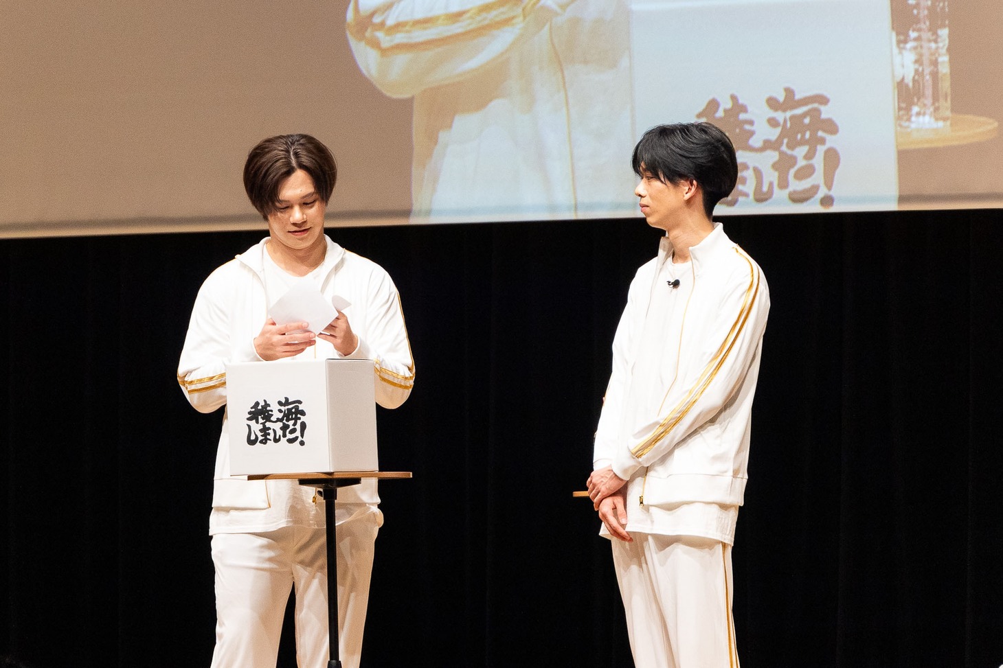 質問に答える小笠原海と船津稜雅。