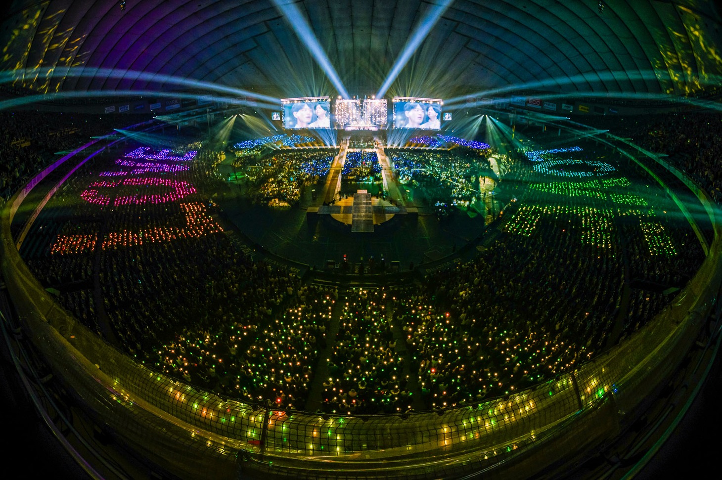 「SHINee WORLD VI [PERFECT ILLUMINATION] JAPAN FINAL LIVE in TOKYO DOME」の様子。（撮影：金谷龍之介［田中聖太郎写真事務所］）