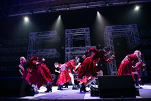 「せーのせーで1! 2! 3!」と懐かしい「もっと走れっ!!」冒頭の号令で場内を沸かせたエビ中。