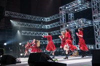 カゴを担いだ風見和香を追いかけ回す高学年チーム。