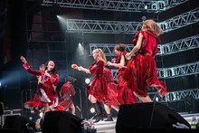 カゴを担いだ風見和香を追いかけ回す高学年チーム。