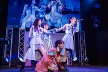 TEAM SHACHI「ライブハウスツアー2023-2024 WINTER～ライブスペクタクル！命短し、沸かせよ乙女～」東京公演の様子。（撮影：ヨシモリユウナ）