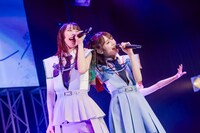 左から大黒柚姫、咲良菜緒。（撮影：ヨシモリユウナ）