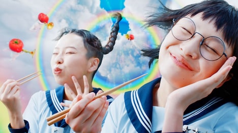 テレビCM「はみ出していく」編より。