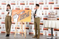 「からだすこやか茶Ｗ＋｣新キャンペーン発表会の様子。