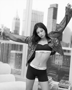 BLACKPINK・JENNIEがCalvin Klein着こなす