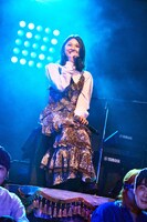 竹内朱莉（Photo by KEIKO TANABE）