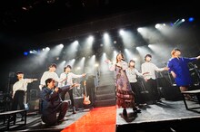 竹内朱莉を見送る堂島孝平たち。