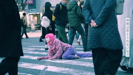 Gacharic Spin「Let It Beat」ミュージックビデオより。